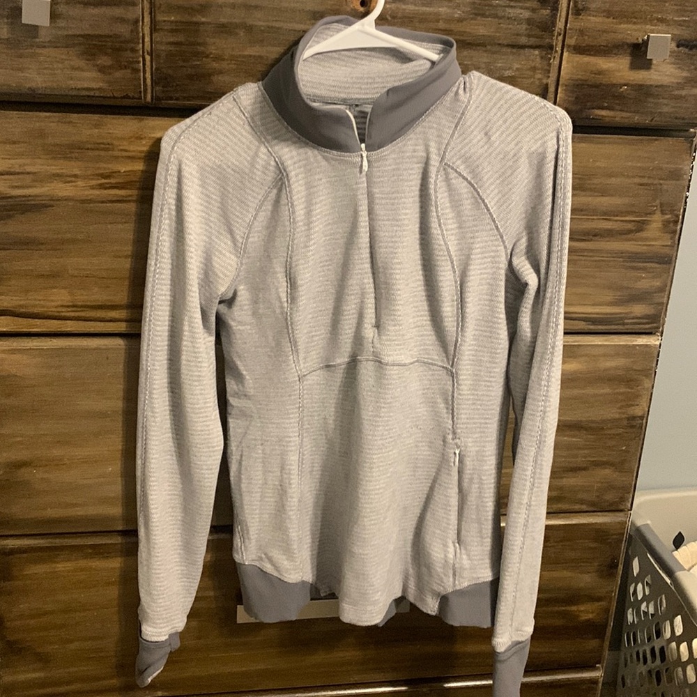 Lululemon top or pullover